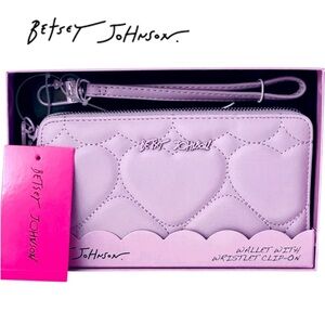 Betsey Johnson Puff Hearts Lilac Lavendar Purple Deluxe Wristlet Wallet